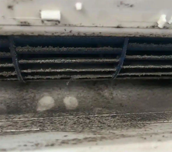 南京市空调吹的风有股烧焦味是怎么回事